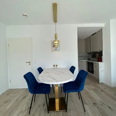 Modernes An Timmendorfer Promenade, 1. Reihe *