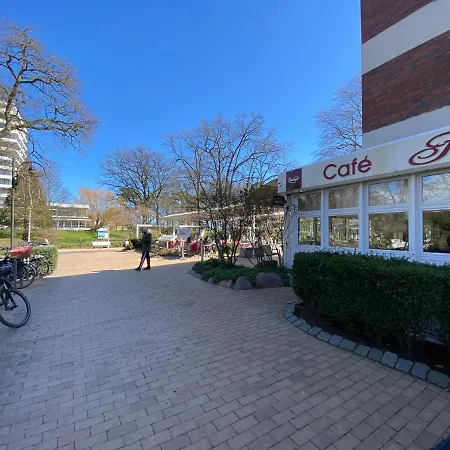 Modernes An Timmendorfer Promenade, 1. Reihe *